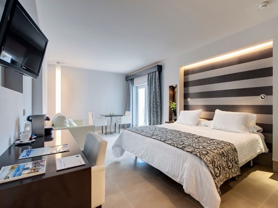 Occidental Menorca (Adults Only) Hotel Punta Prima  Eksteriør billede